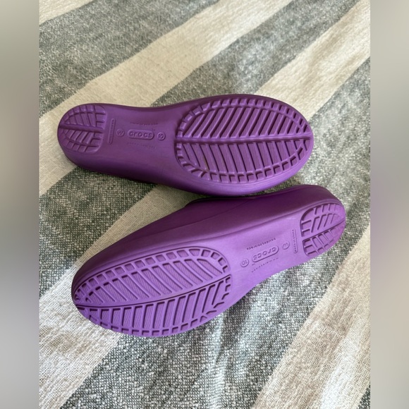 Purple Crocs SZ 10 Slip on Clogs shoes Purple/Red Cheetah Print inside - Picture 5 of 8